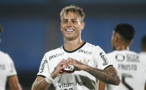 fase de róger guedes no catar impressiona e informação chega ao corinthians; fiel reage