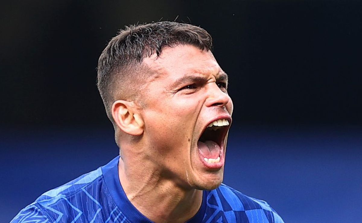 al ahli entra na briga com o fluminense pela contratação de thiago silva