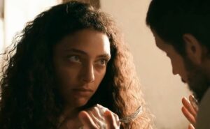 renascer: após encurralar joana, egídio é ameaçado com faca pela empregada: “se atreva”