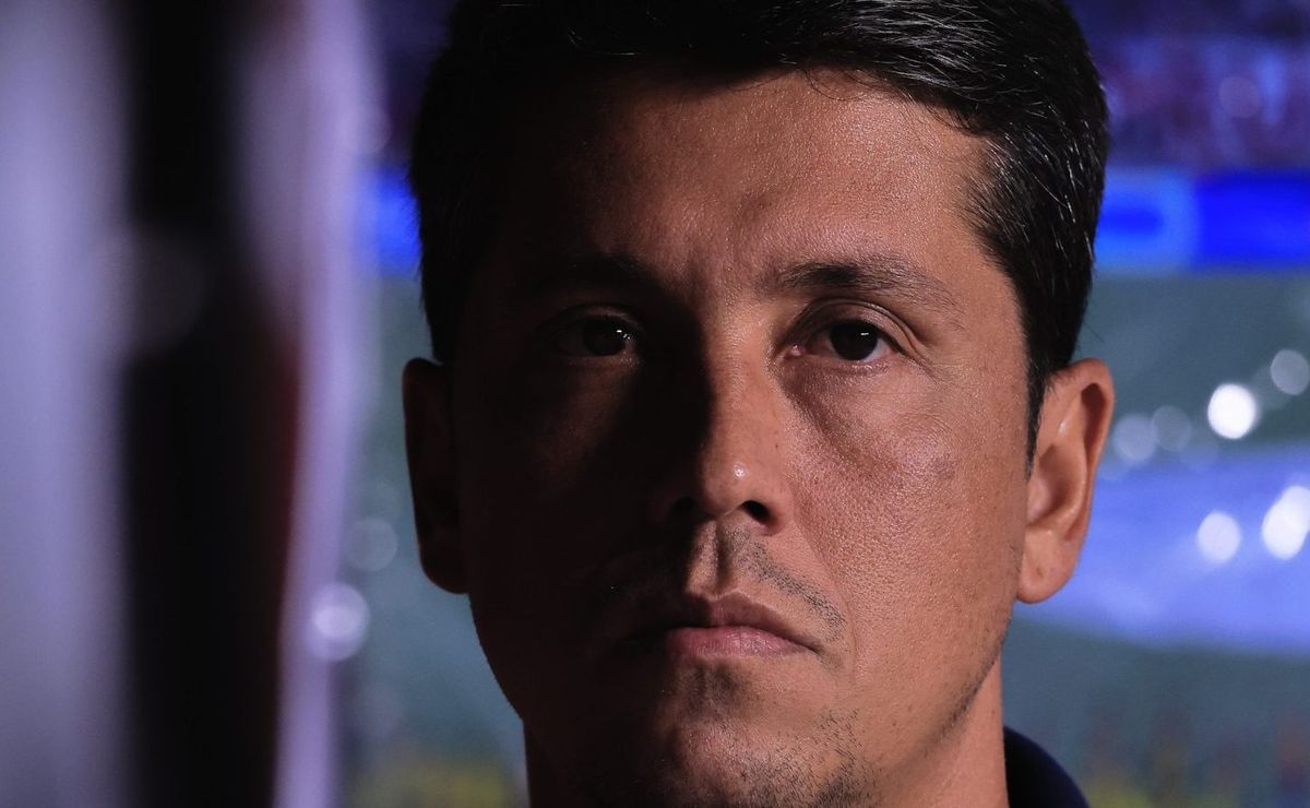 carpini tem 3 lesões no 1º tempo e toma decisão questionável sobre trocas no são paulo