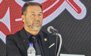 augusto melo se encontra com organiza gaviões da fiel antes de duelo importante da sul americana; saiba o assunto