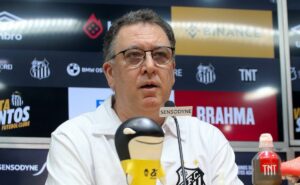 marcelo teixeira prepara a saída de ivonei, derick e +7 que estão fora dos planos do santos para temporada
