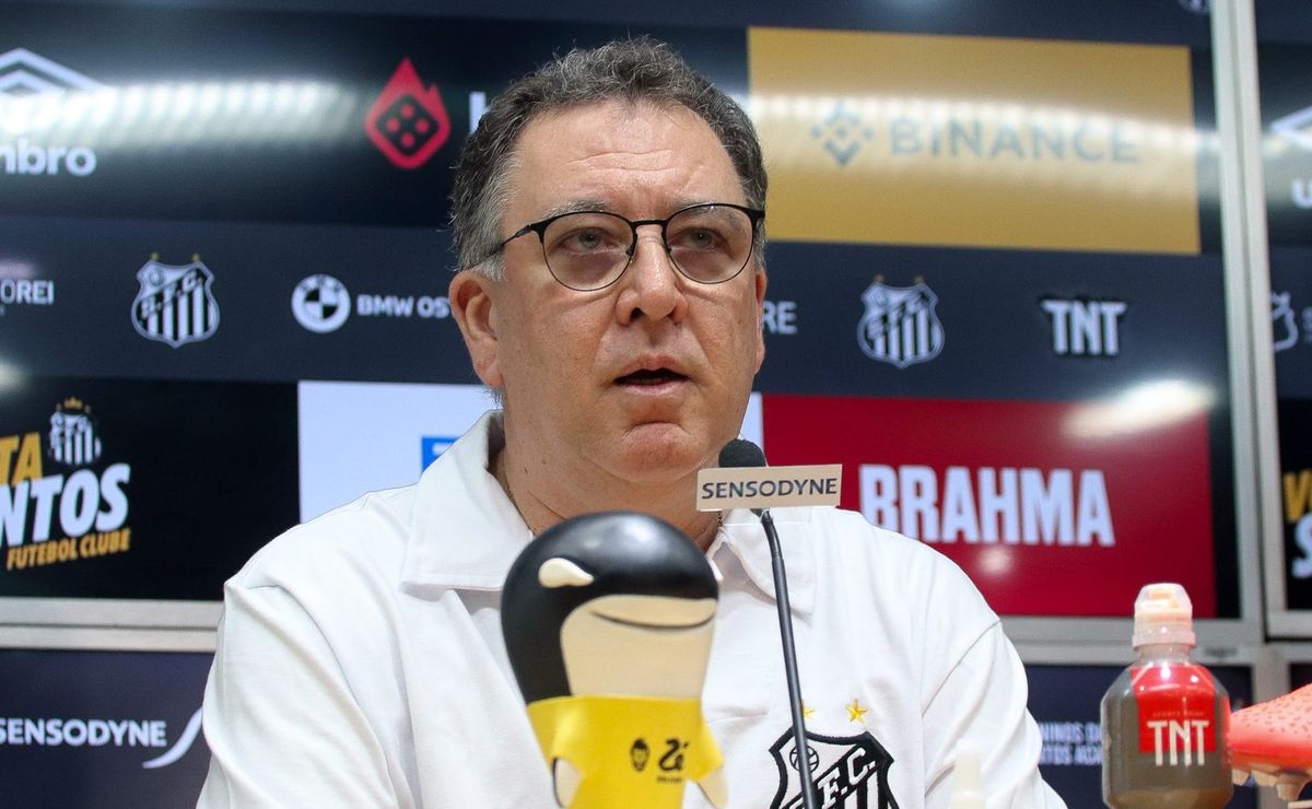 marcelo teixeira prepara a saída de ivonei, derick e +7 que estão fora dos planos do santos para temporada
