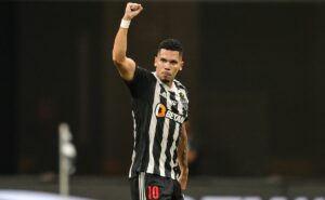 atlético mg derrota cruzeiro e ganha primeiro clássico na arena mrv