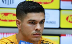 situação de rodrigo fernández no newell's old boys é atualizada e santos torce por uma venda