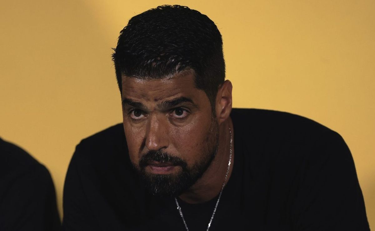 volante decide assinar com vasco e não vai jogar mais no corinthians de antónio oliveira