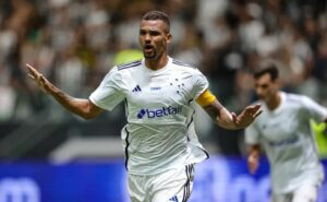 zé ivaldo em campo aproxima cruzeiro de 400 minutos sem sofrer gols