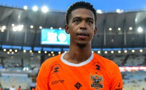 carlinhos tem salário exposto nos bastidores do flamengo; confira valores