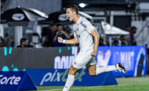 torcedores do santos pedem furch entre os titulares após gol contra o avaí: "eu amo esse argentino"