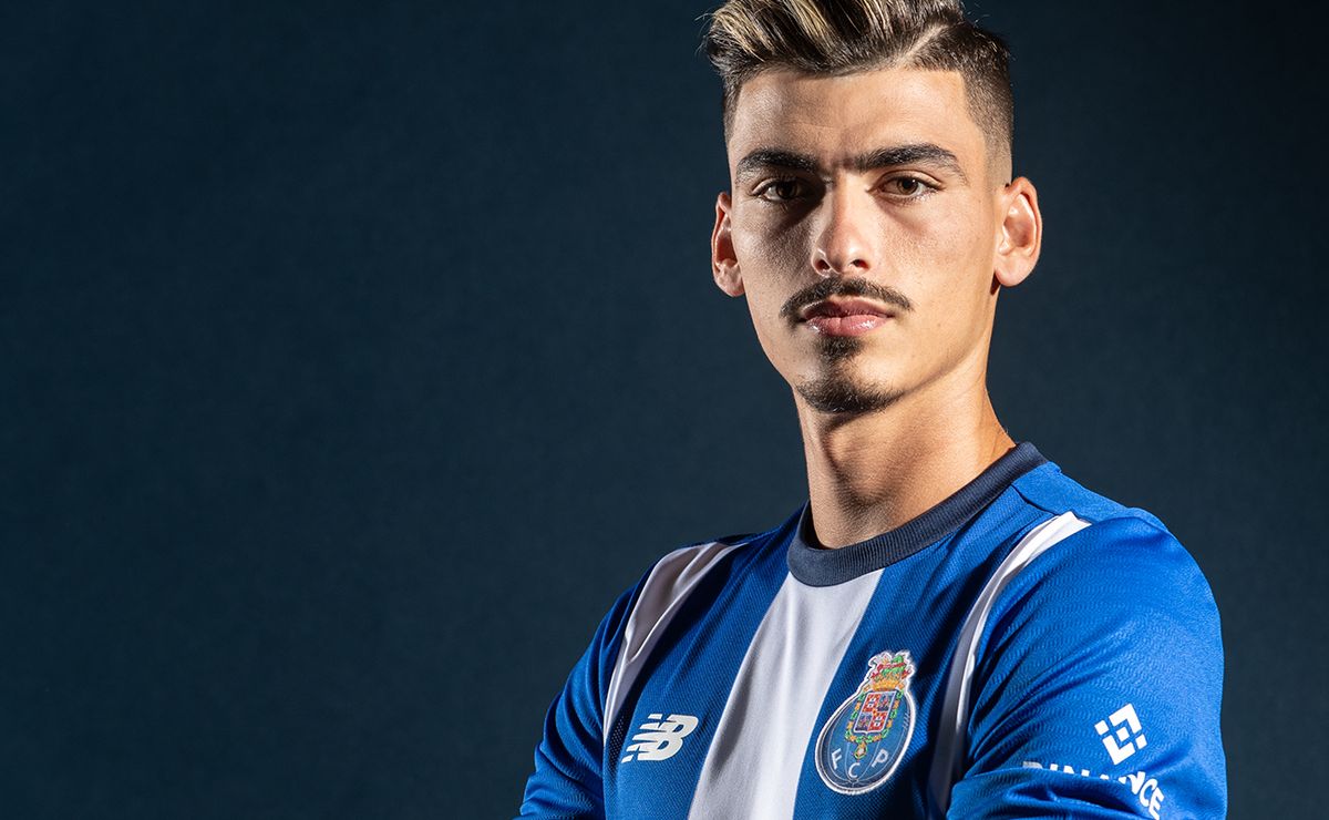 acertado com flamengo, andré franco é afastado por técnico do porto e leva bronca em entrevista