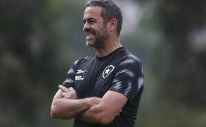 torcida elege culpado pela derrota do botafogo na estreia de artur jorge