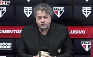 torcedores do são paulo invadem as redes sociais de mourinho e pedem a contratação do treinador