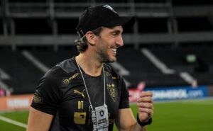 são paulo anuncia oficialmente chegada de luís zubeldía para técnico