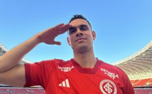 borré perde gol sem goleiro contra o athletico pr e irrita torcedor do internacional