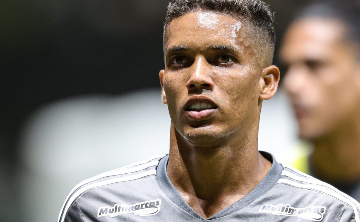 r$ 350 mil por mês: santos tenta última cartada para contratar pedrinho, do atlético mg