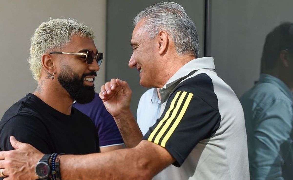 gabigol retorna ao ninho do urubu e é recebido com abraço por tite; veja