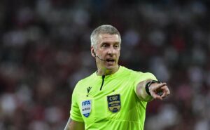 torcida do flamengo fica na bronca com daronco em vitória: "que agonia"