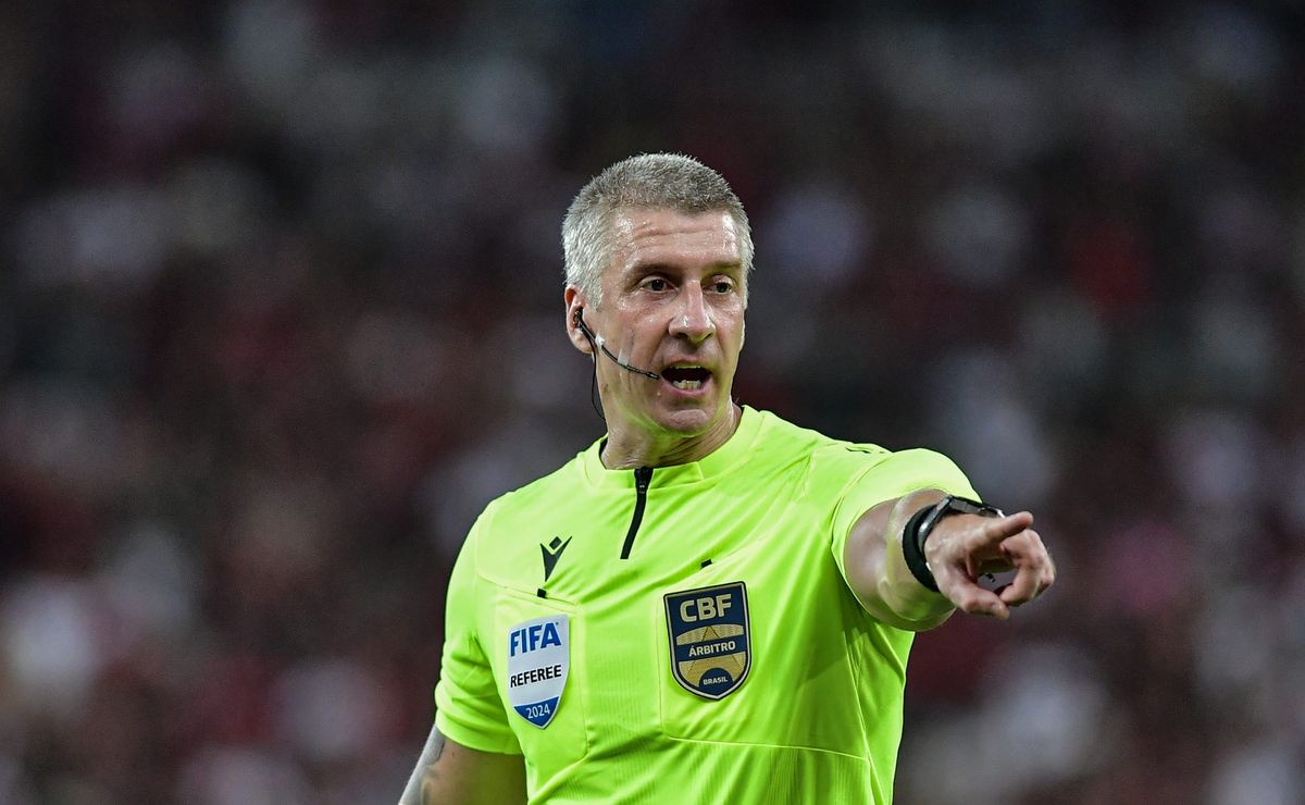 torcida do flamengo fica na bronca com daronco em vitória: "que agonia"