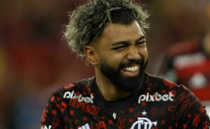 com gabigol na bandeira, torcida do flamengo provoca vasco: ‘final para poucos’
