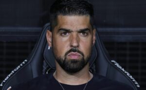 r$ 32,5 milhões: meio campista aprovado por antónio oliveira no corinthians pode parar na turquia