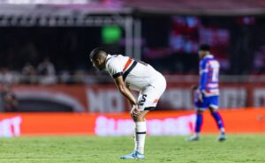atuações: são paulo perde para o fortaleza e vê torcida criticando carpini na rodada inicial do campeonato brasileiro