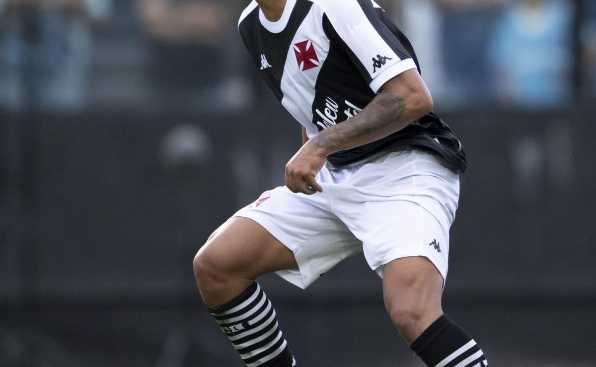 vasco domina grêmio no primeiro tempo, sofre, mas vence em dia de homenagem a dinamite