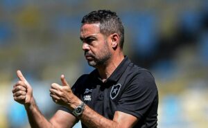 botafogo vence o flamengo e artur jorge mantém a boa maré com quatro vitórias consecutivas