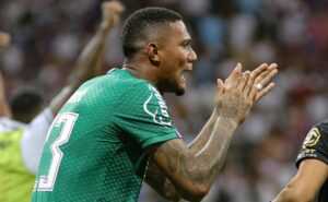 adriel é barrado em jogos importantes do bahia; grêmio monitora situação do goleiro