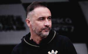 corinthians perde na sul americana e iguala sequência de jogos sem marcar dos tempos de vítor pereira