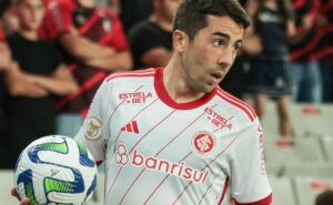 carlos de pena toma decisão final sobre seu futuro e comunica o internacional, informa andré hernan