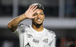 r$ 160 milhões: situação de marcos leonardo na europa tem atualização sobre futuro e santos ganha boa notícia