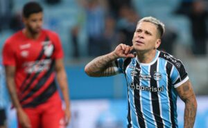 grêmio domina o athletico pr e vence a 1ª no brasileirão; veja as notas dos jogadores