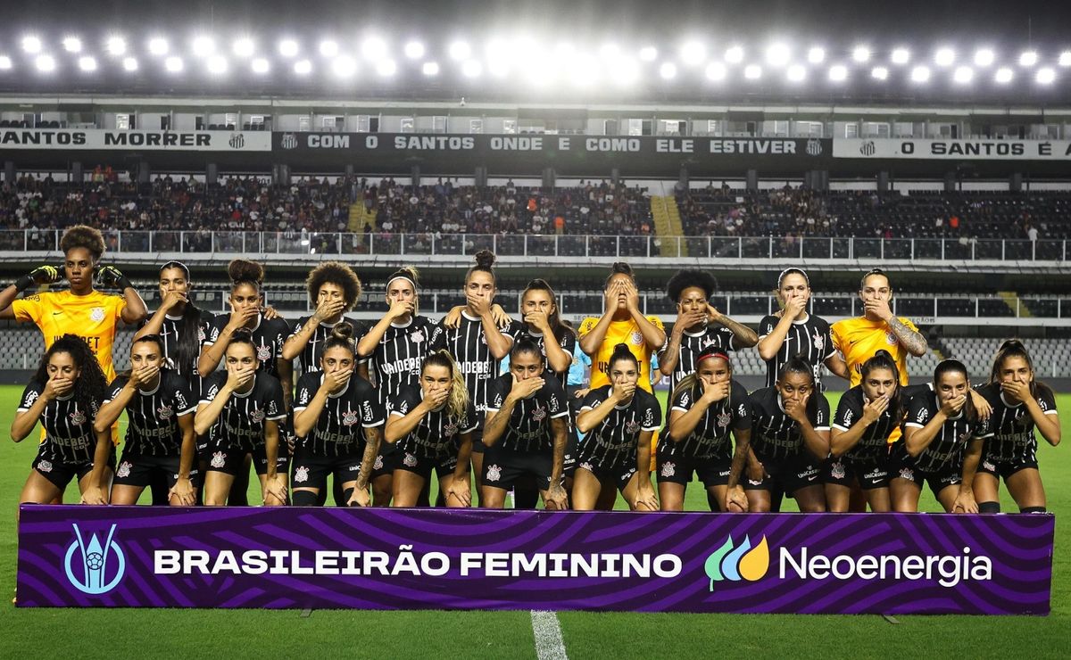 brasileirão feminino: jogadoras de corinthians e palmeiras protestam, mas santos apoia kleiton lima