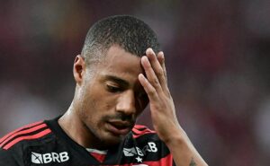 r$ 100 milhões: flamengo aceita vender meio campista reserva de nico de la cruz