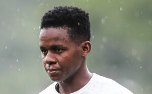 cazares irá permanecer no santos para a sequência do ano na série b; carille conta com ele