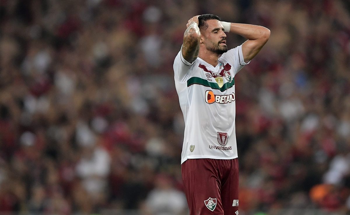 pela libertadores, fluminense empata com o alianza lima e renato augusto sai lesionado