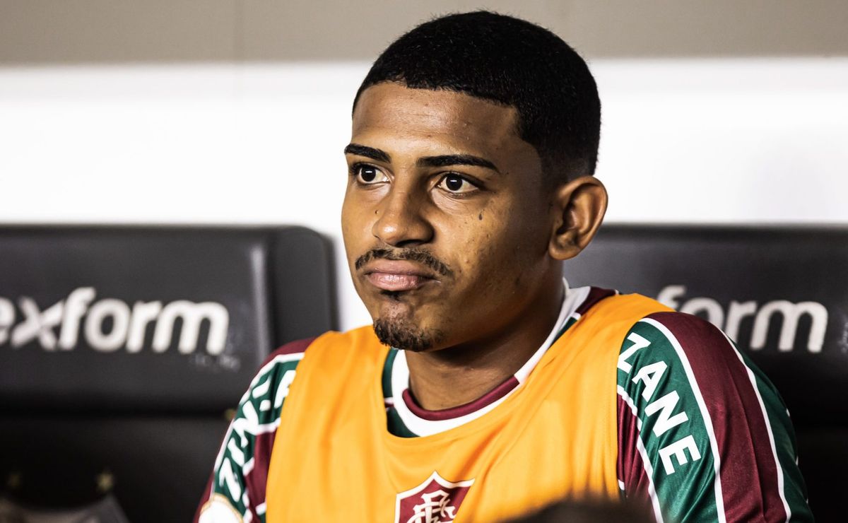 futuro de john kennedy no fluminense tem data para ser definido