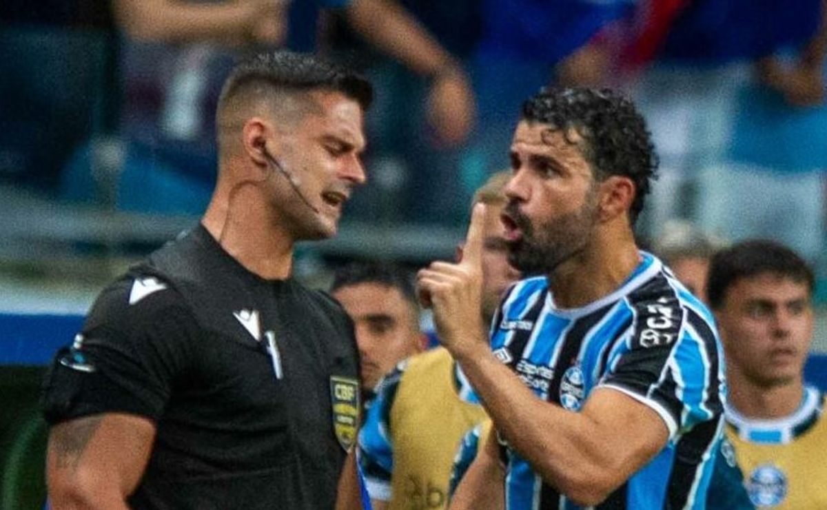 diretor da cbf nega irregularidade na expulsão de diego costa em bahia x grêmio: "não houve essa interferência"