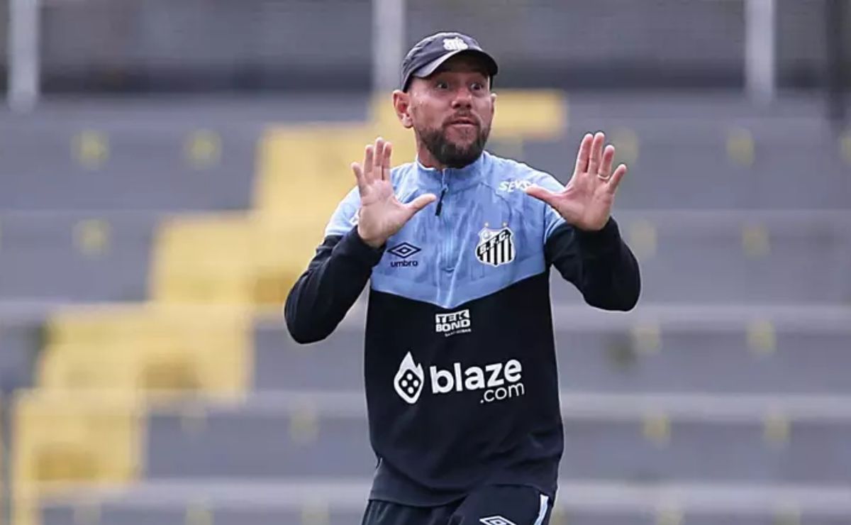 santos anuncia a contratação do técnico kleiton lima e formiga se revolta: "É sério?"