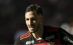 viña marca para o flamengo, mas rubro negro perde para o bolívar e rival fica isolado na copa libertadores