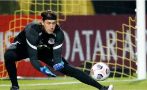 cássio comenta suposta crise política no corinthians: "não atrapalha o elenco"