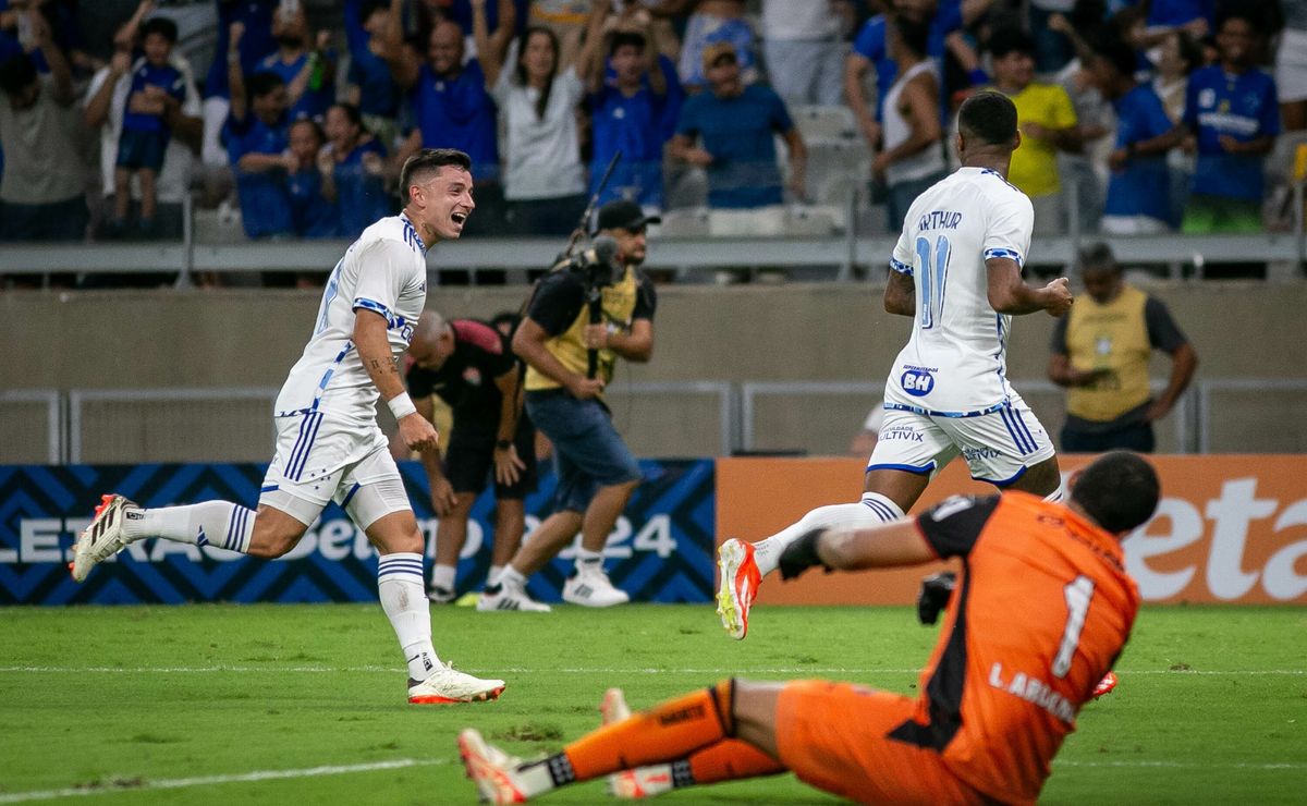 cruzeiro bate vitória, pelo brasileirão, com boa atuação do time e volta a vencer na temporada