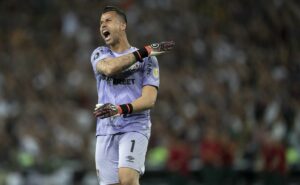 fábio, goleiro do fluminense, será o atleta com maior idade a atuar no campeonato brasileiro