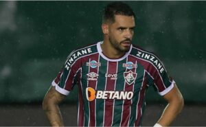 renato augusto não foi o único: relembre outros erros grosseiros em camisas de times de futebol