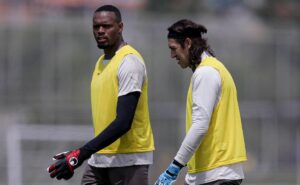 cássio analisa disputa no gol do corinthians e elogia carlos miguel: "grande talento"
