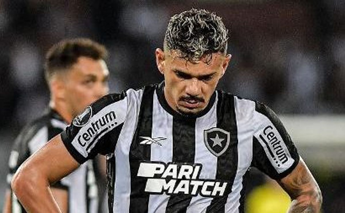 botafogo perde para o junior no nilton santos e textor é alvo de zoação das torcidas rivais