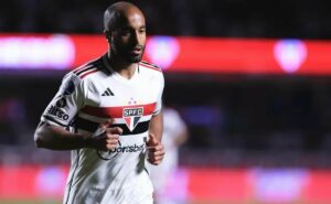 thiago carpini prepara elenco para estreia da libertadores; james e lucas moura devem atuar juntos