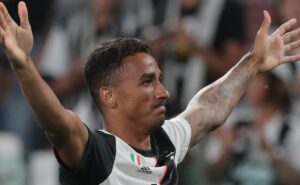 flamengo parte para contratar danilo após juventus sinalizar saída do lateral; tite pensa em contrato longo