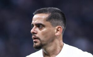 corinthians só vai definir situação contratual de fagner no fim do ano