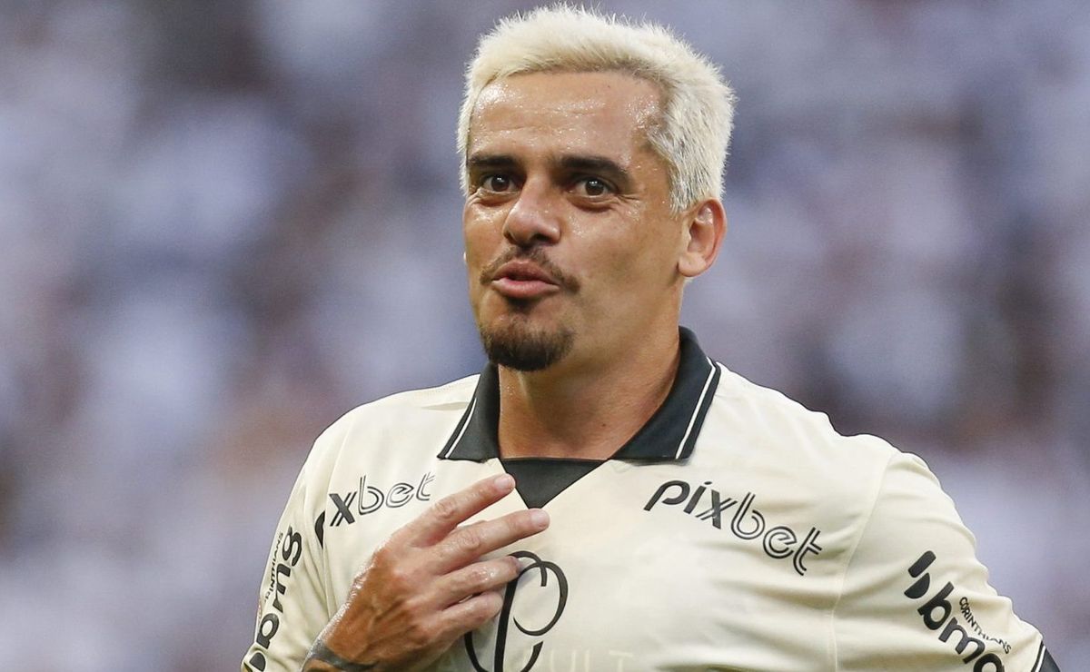 corinthians abre negociações para renovar contrato com fagner